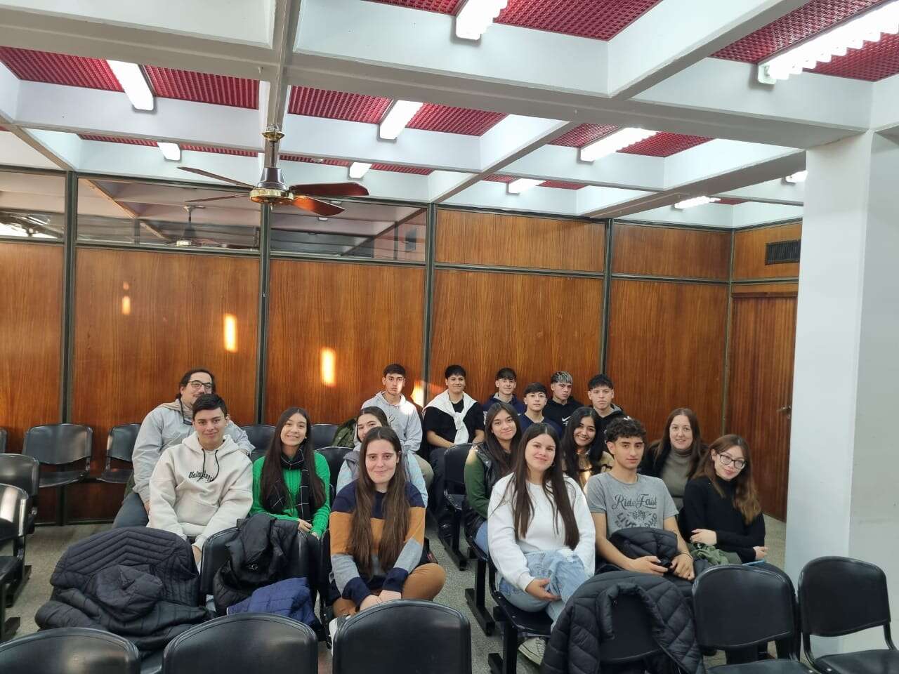 Alumnos de Quemú Quemú presenciaron un debate oral y una charla en General Pico                              Â