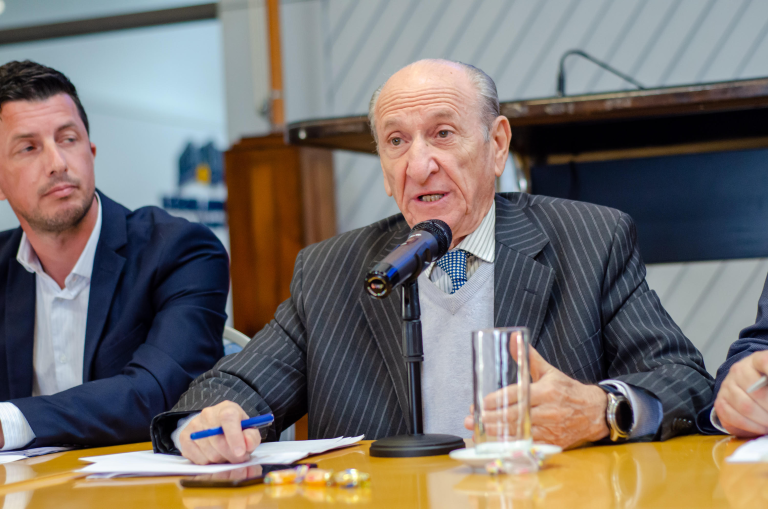 Kohan: “El Gobierno nacional compró las vacunas, no hay por demoras en la distribución”