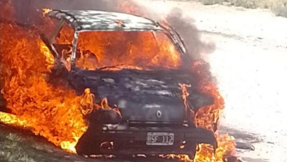 General Acha: Se incendió un automóvil en la Avenida Perón