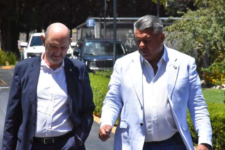 Fútbol: Chiqui Tapia se reunió con el presidente de la federación de España para hablar de la Finalissima y el Mundial 2030