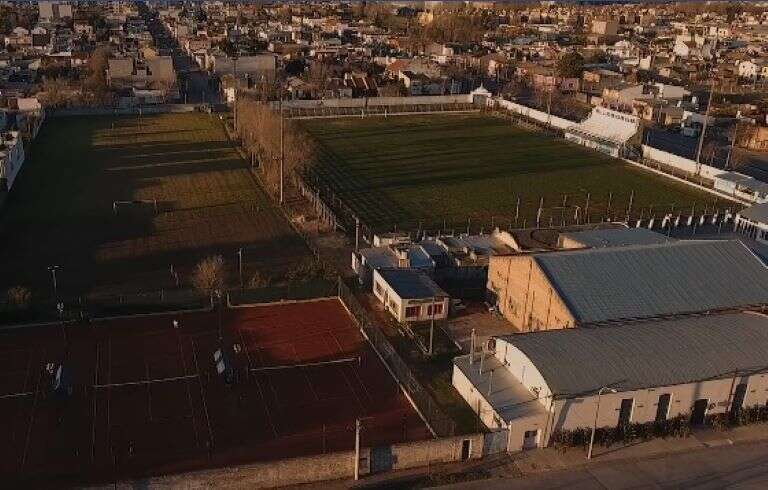 Fútbol: Se conocen los árbitros para la primera final entre Ferrocarril Sud y Costa Brava por el Regional Federal