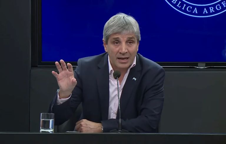 Caputo amenazó con medidas a una automotriz si aumenta los precios