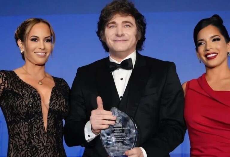 Milei recibió otro premio en Washington y se encontró con Eduardo Bolsonaro y González Urrutia
