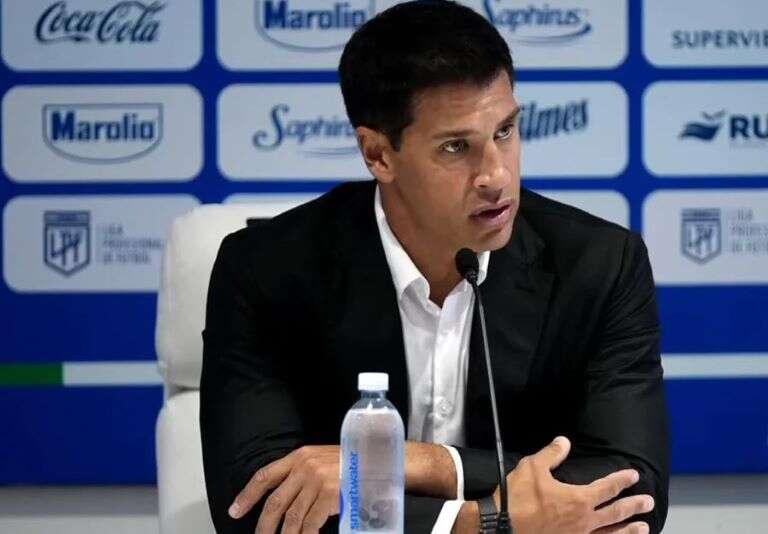 Fútbol: Sebastián Domínguez fue presentado como nuevo técnico de Vélez y dijo que “es un orgullo y una gran responsabilidad”