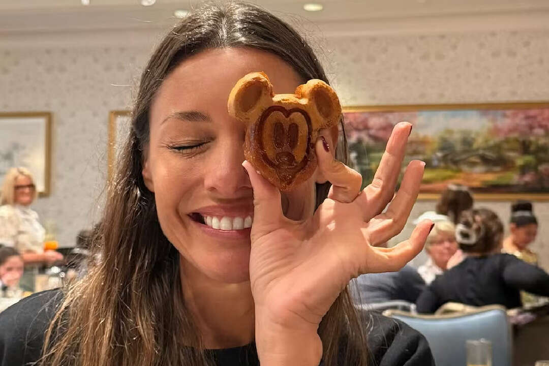 La indirecta de Pampita durante su recorrida por Disney bajo la lluvia: “El equilibrio de la vida”
