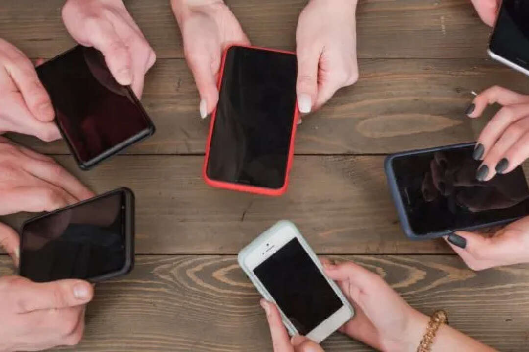 Por el auge de la GenAI, las ventas globales de smartphones volvieron a crecer en 2024 tras dos años de caídas