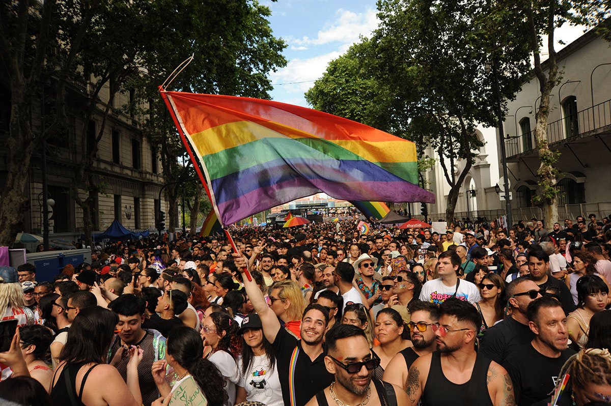El colectivo LGTBIQ+ marcha a Plazo de Mayo en rechazo del discurso de Javier Milei