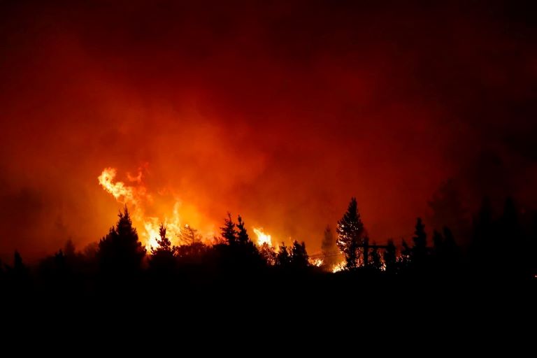 Río Negro: Ya son más de 18 mil hectáreas consumidas por el fuego en el Parque Nacional Nahuel Huapi