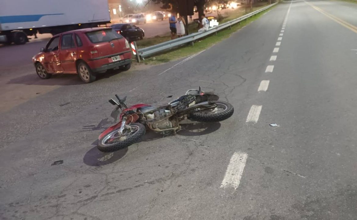 Un motociclista herido luego de chocar en el acceso norte
