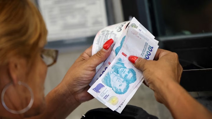 Combustibles, prepagas, internet y alquileres: todos los aumentos de abril 2025