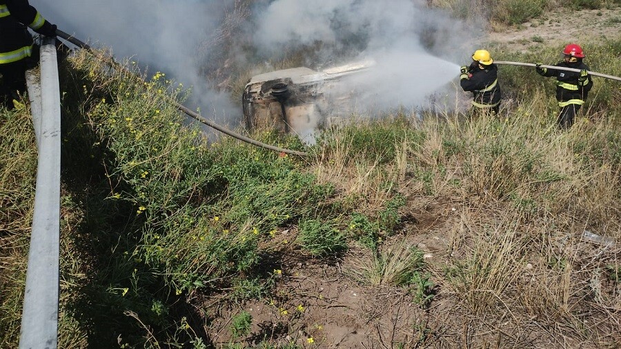 Trágico accidente en Ruta 35: Dos mujeres fallecieron tras caer a un arroyo y que el vehículo se incendiara