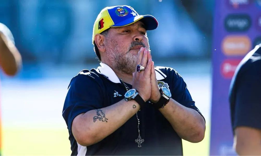 Empieza el juicio por la muerte de Diego Maradona: Â¿De qué se acusa a cada uno de los siete imputados?