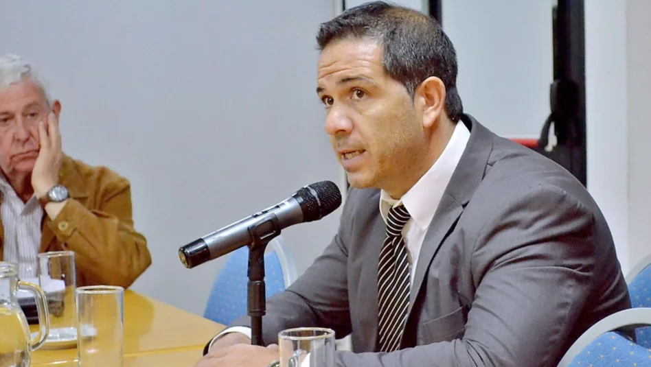 Tensión entre el fiscal Mendiara y la Policía: denuncia represalias y enfrenta un jury