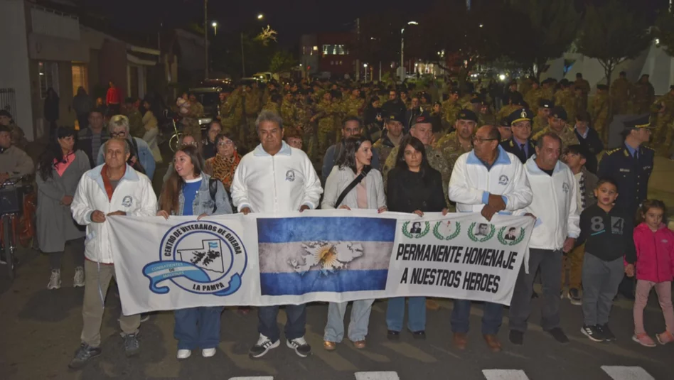Santa Rosa honra a los héroes de Malvinas con una emotiva vigilia
