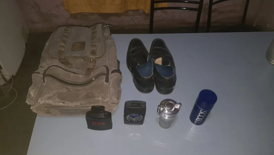 Detienen a un hombre por el robo de dinero, perfumes y calzado en Santa Rosa