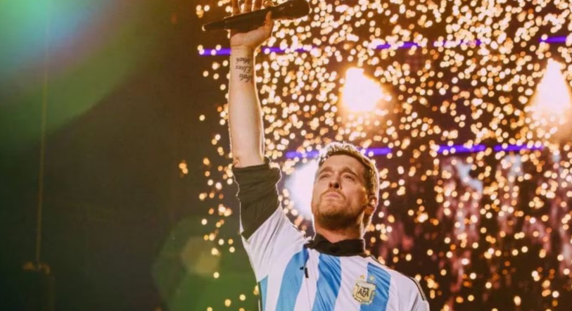 Michael Bublé mostró su fanatismo por River Plate: la foto que se sacó apenas llegó a la Argentina