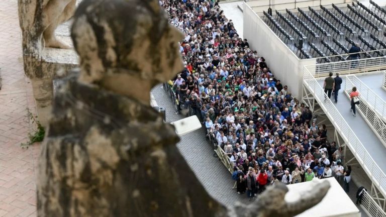 Vaticano: unos 250 mil fieles concurrieron a la Basílica de San Pedro para darle el último adiós al papa Francisco