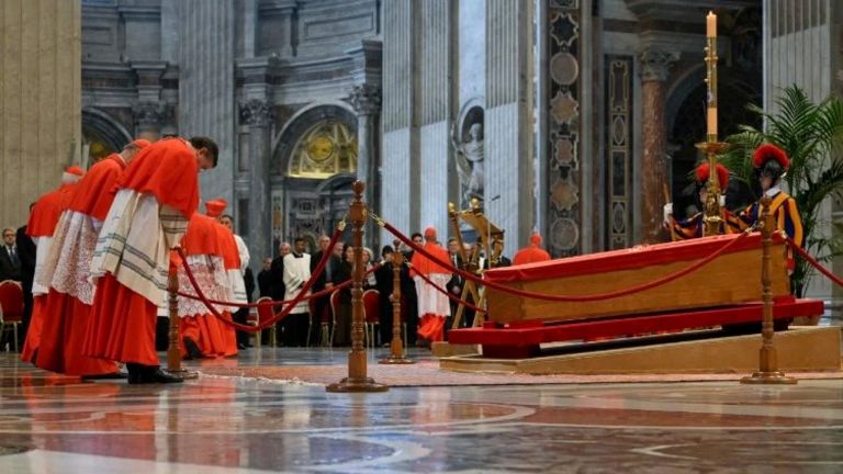 Vaticano: el cuerpo del papa Francisco permanecerá en la basílica de San Pedro durante tres días antes del funeral