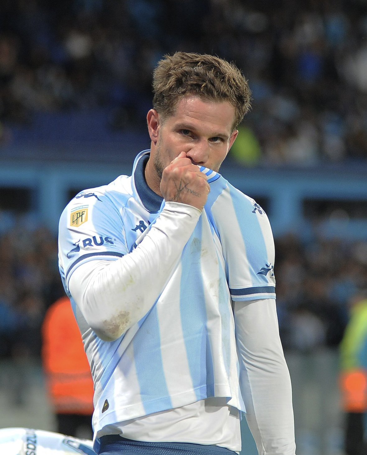 Fútbol: Con gol de Zuculini, Racing venció a Central Córdoba y mejoró su andar en el torneo local