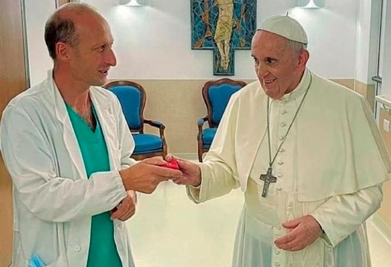 “No había nada que hacer”, el médico del Papa contó cómo fueron sus últimos momentos de vida