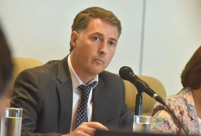 Un padrastro fue condenado a 12 años de prisión por abuso agravado y ordenaron su inmediata detención