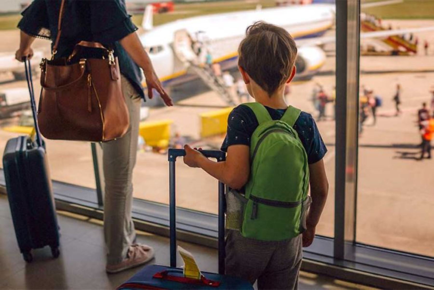 El Gobierno agiliza la autorización de viajes al exterior para menores de 18 años