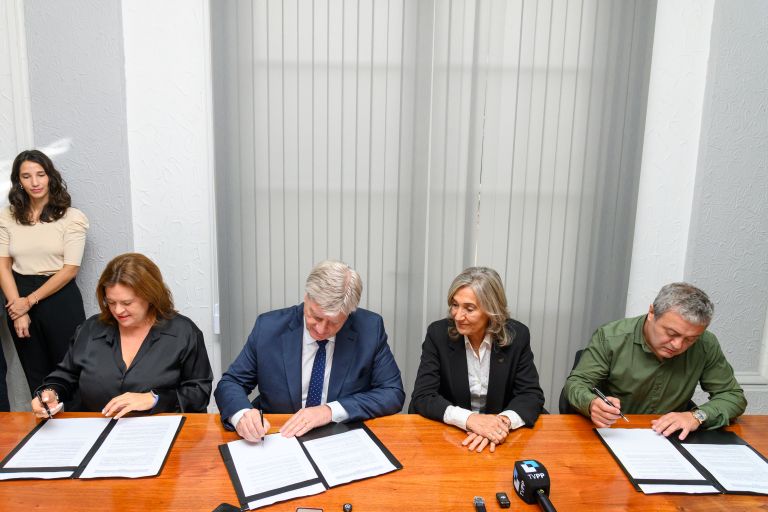General Pico: Ziliotto firmó el financiamiento para ampliar el alumbrado público en el sur de la ciudad
