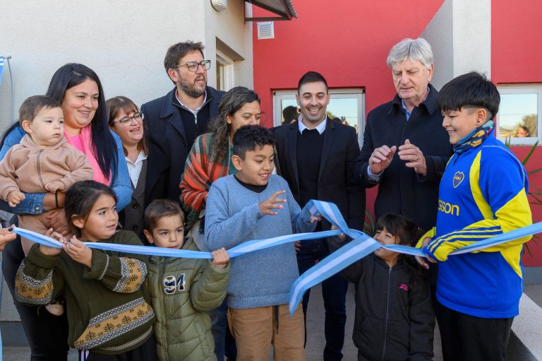 El gobernador Ziliotto participó de la entrega de 25 viviendas en Rancul y 8 en Quetrequén