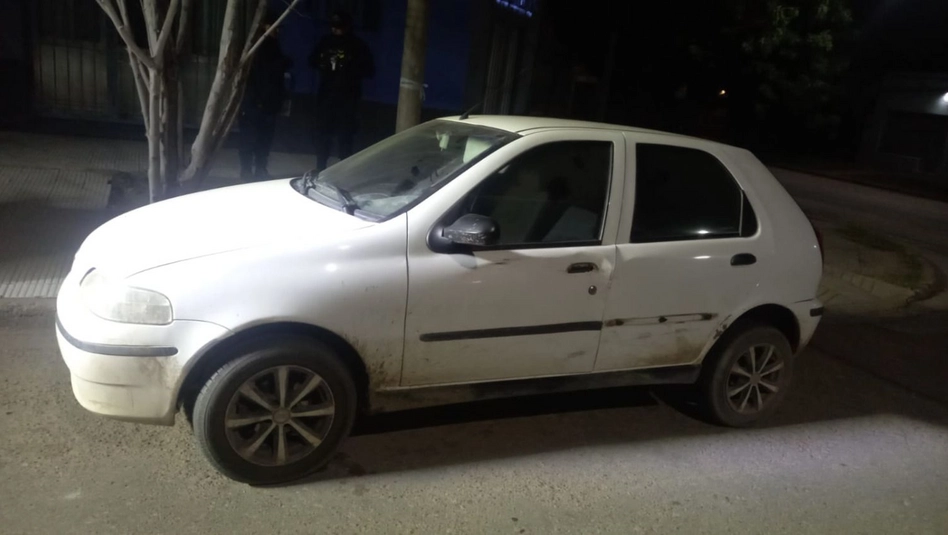 Santa Rosa: manejaba alcoholizado y dejó el auto encendido en plena calle