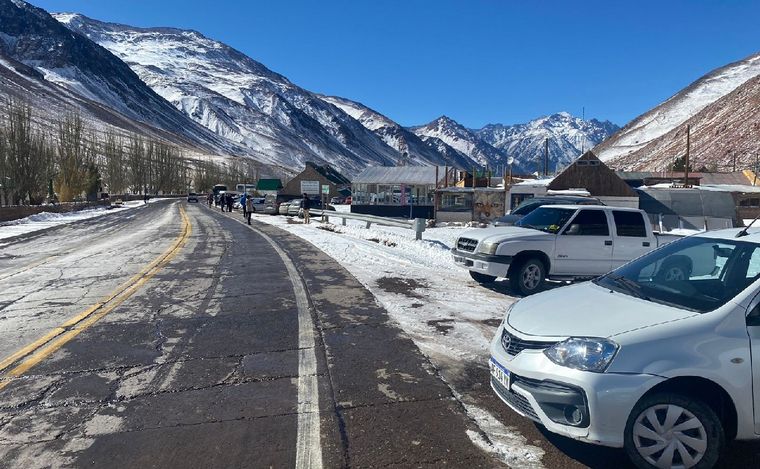 Mendoza: cierran el Paso Cristo Redentor por fuertes nevadas pronosticadas