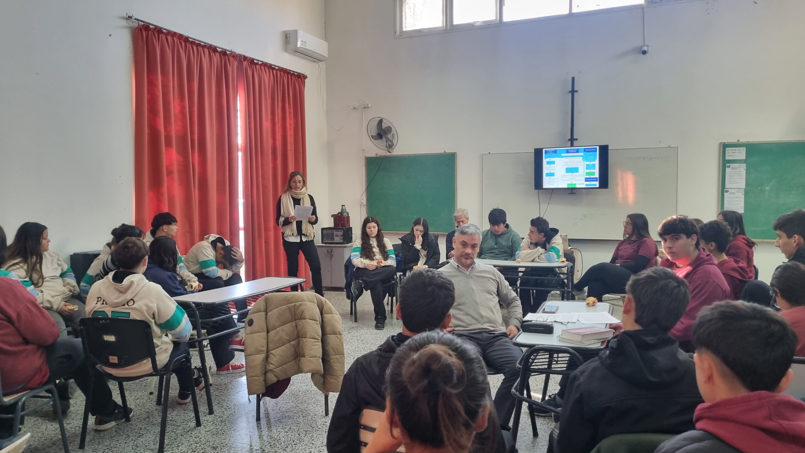 “Educación + Justicia”: funcionarios de General Pico realizaron un simulacro de audiencia en Trenel y brindaron una charla en Pico 