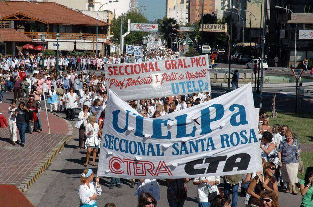 Aguilar presentó un proyecto en respaldo al reclamo educativo