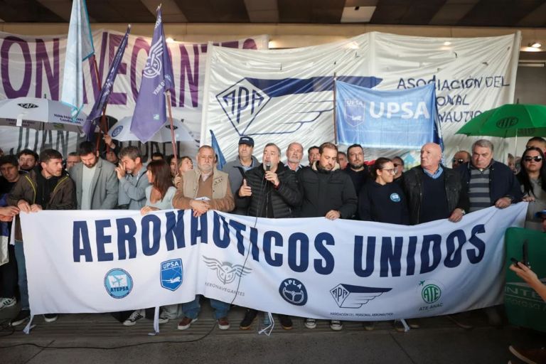 Controladores aeronáuticos anunciaron paros para esta semana