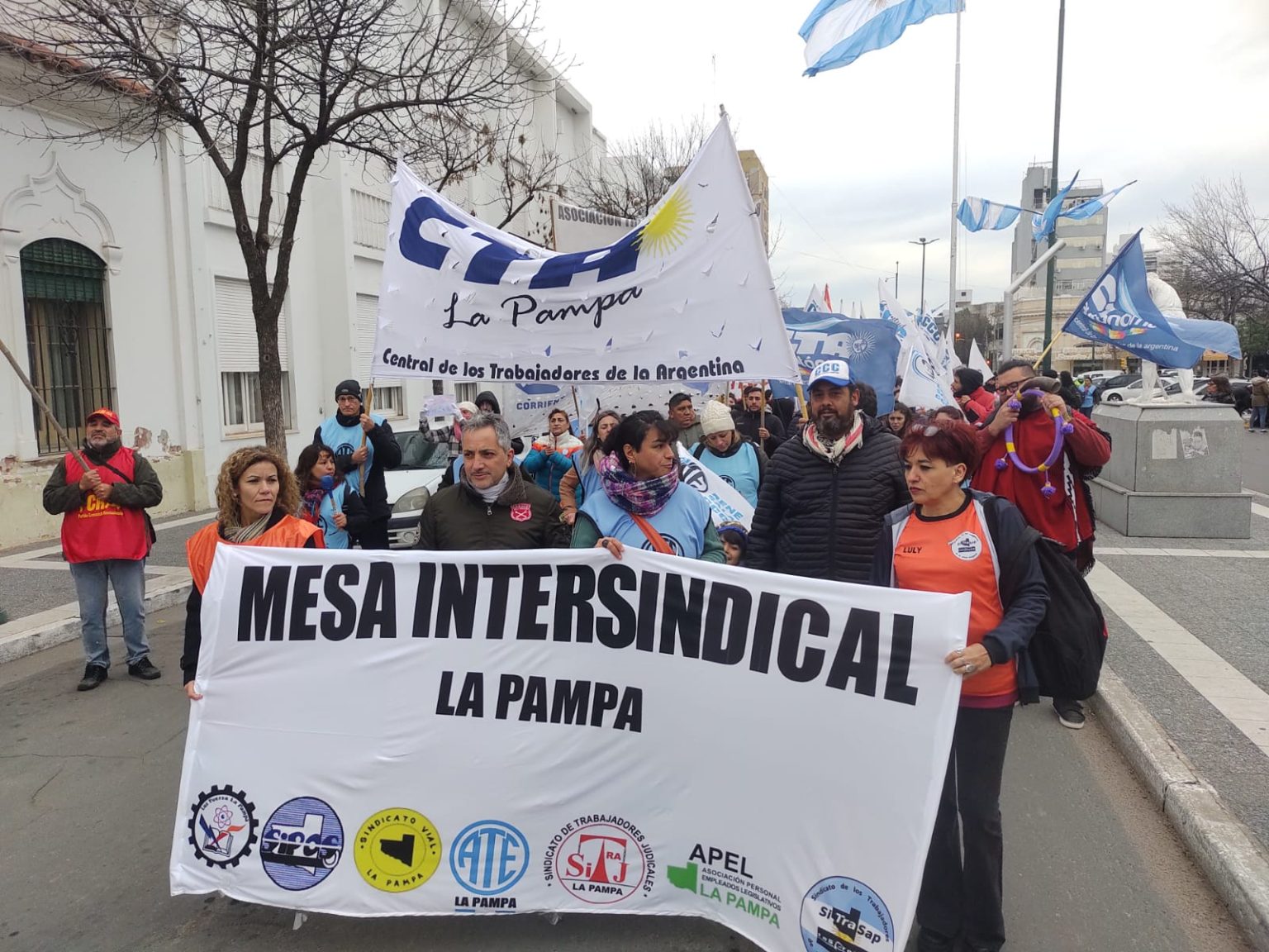 La  Mesa Intersindical reivindica la unidad y celebra el aumento que recibirán estatales