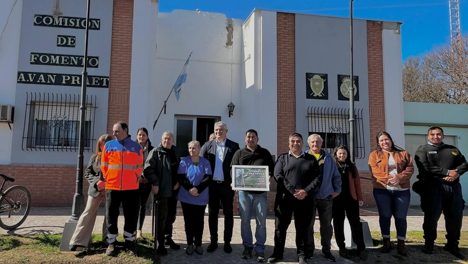 Adolfo Van Praet: inauguraron la fibra óptica domiciliaria