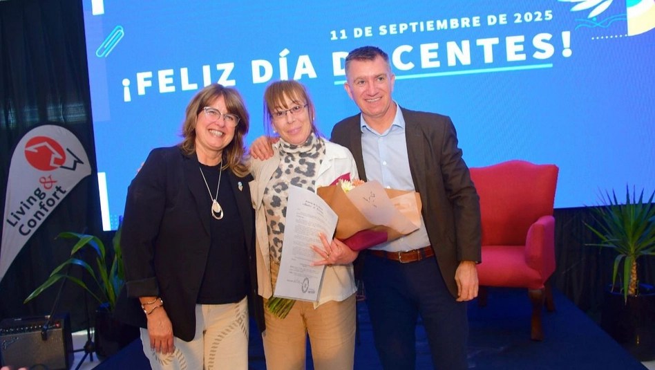 Santa Rosa: emotivo homenaje a la trayectoria docente