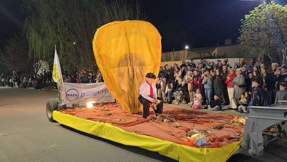 Arata celebró la 26ª Fiesta Provincial del Agricultor con desfile y show de Román Ramonda