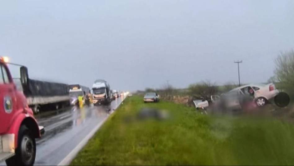 Un muerto y tres heridos en un choque bajo la lluvia en la ruta 5