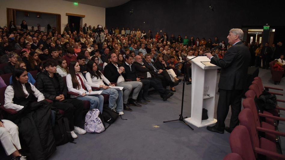 Becas Impulsar Futuro: el 1º de octubre comienzan las preinscripciones