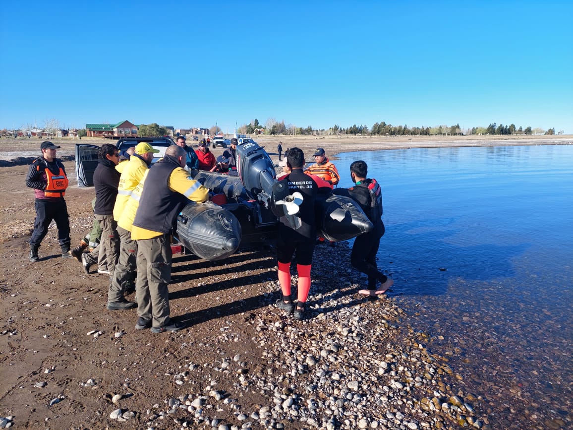 Casa de Piedra: bomberos y personal de seguridad recibieron certificación náutica