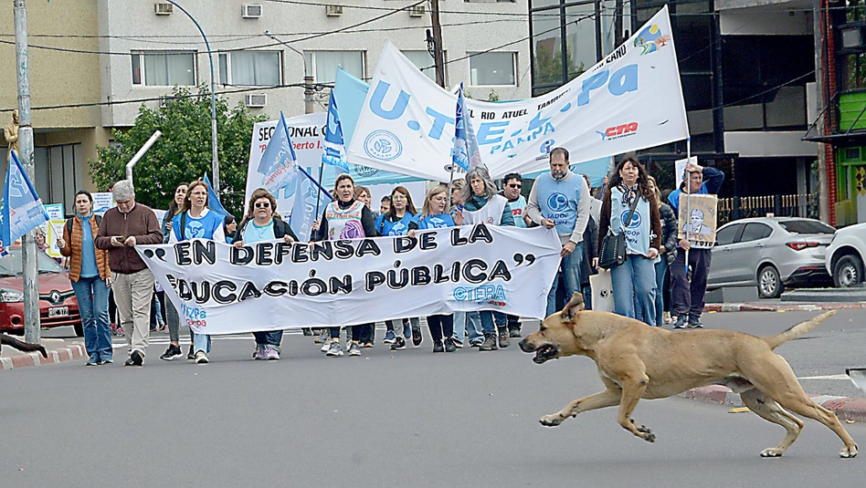 Paro docente en La Pampa con amplio acatamiento y reclamos por financiamiento educativo