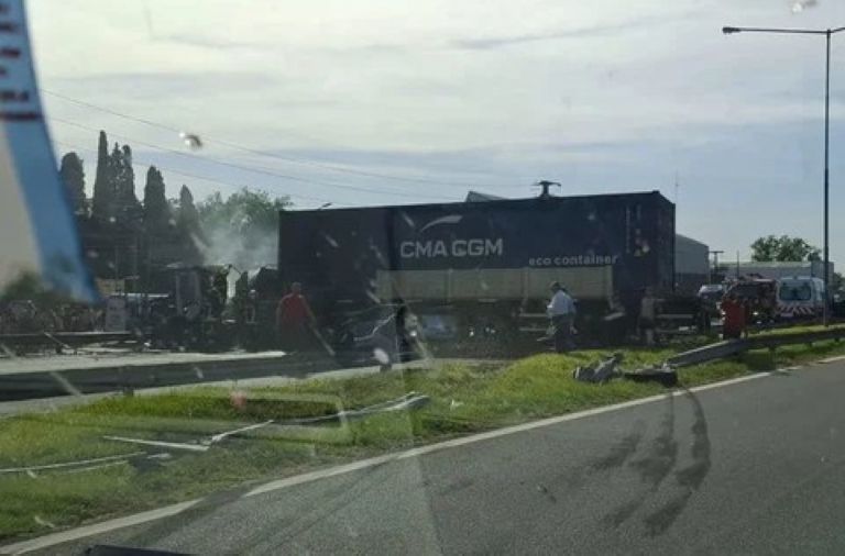 Buenos Aires: un choque fatal en Campana dejó cinco muertos