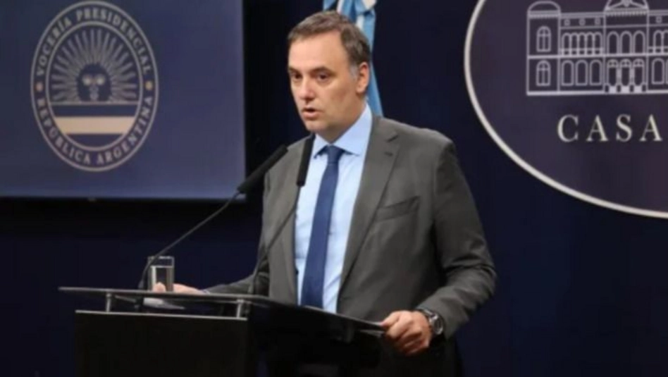 Paraná: una estafa con deepfakes de Adorni dejó una pérdida de $46 millones en falsas inversiones de YPF