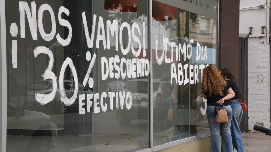 Santa Rosa: comercios cierran y crece la oferta de bazares de bajo costo