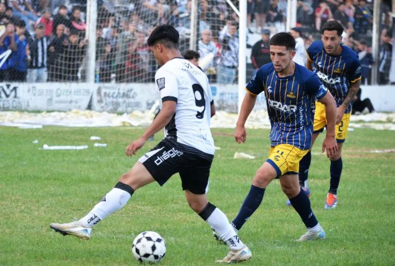 Fútbol: Atlético Santa Rosa venció a All Boys en el clásico pero no le alcanzó y los “Auriazules” están en la final del Provincial 2025