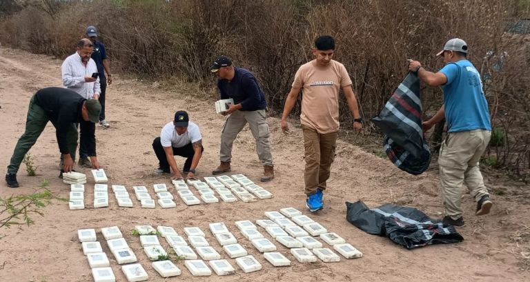 Salta: decomisaron más de 300 kilos de cocaína de la avioneta que cayó ayer en Rosario de la Frontera