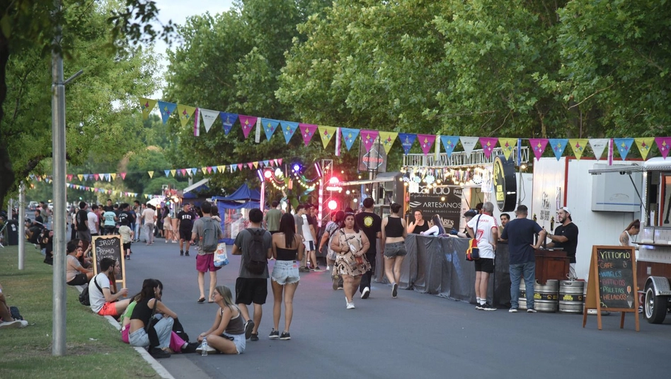 Festival de Calles en Santa Rosa: cortes y desvíos por la segunda y última noche en avenida España