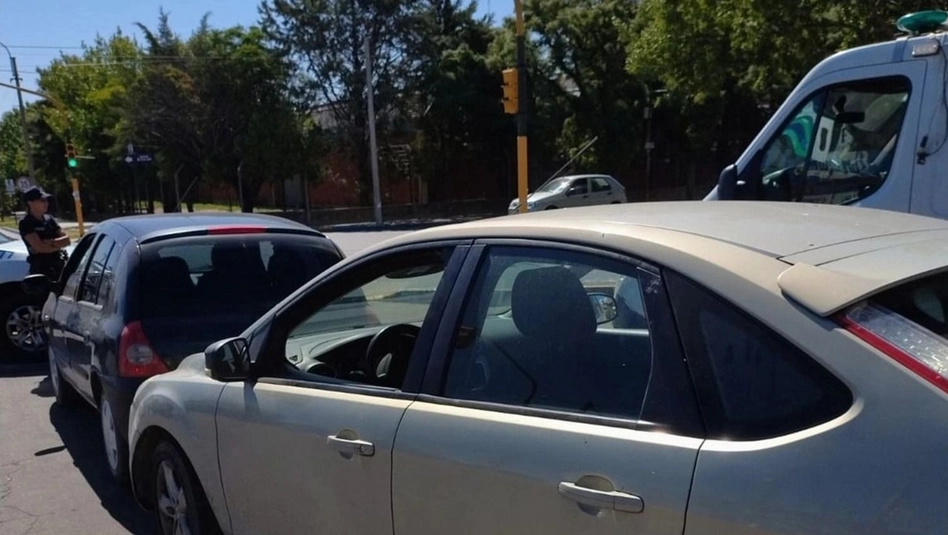 Santa Rosa: un roce mínimo terminó en una pelea a trompadas en plena avenida