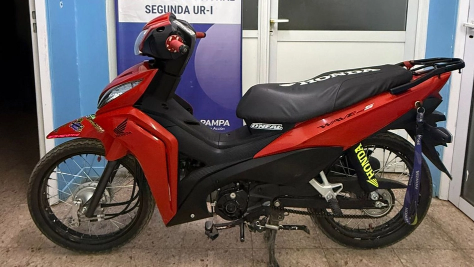 Santa Rosa: detuvieron a un joven que distribuía marihuana en una moto robada