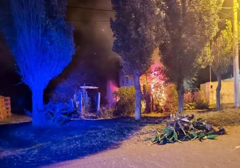 Victorica: una explosión en un freezer provocó daños totales en una vivienda